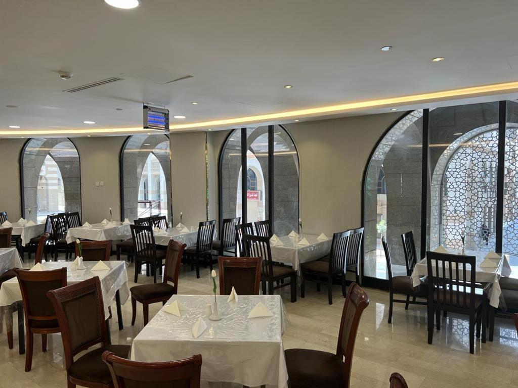 ホテル Al Ansar Golden Tulip マディーナ エクステリア 写真