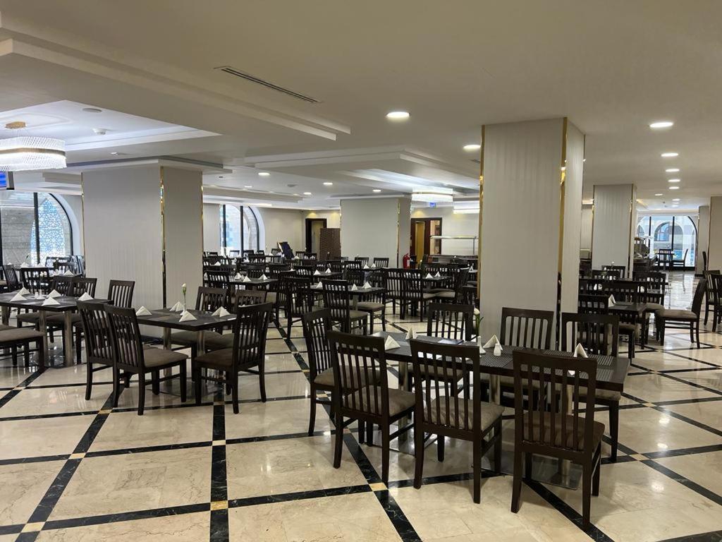 ホテル Al Ansar Golden Tulip マディーナ エクステリア 写真