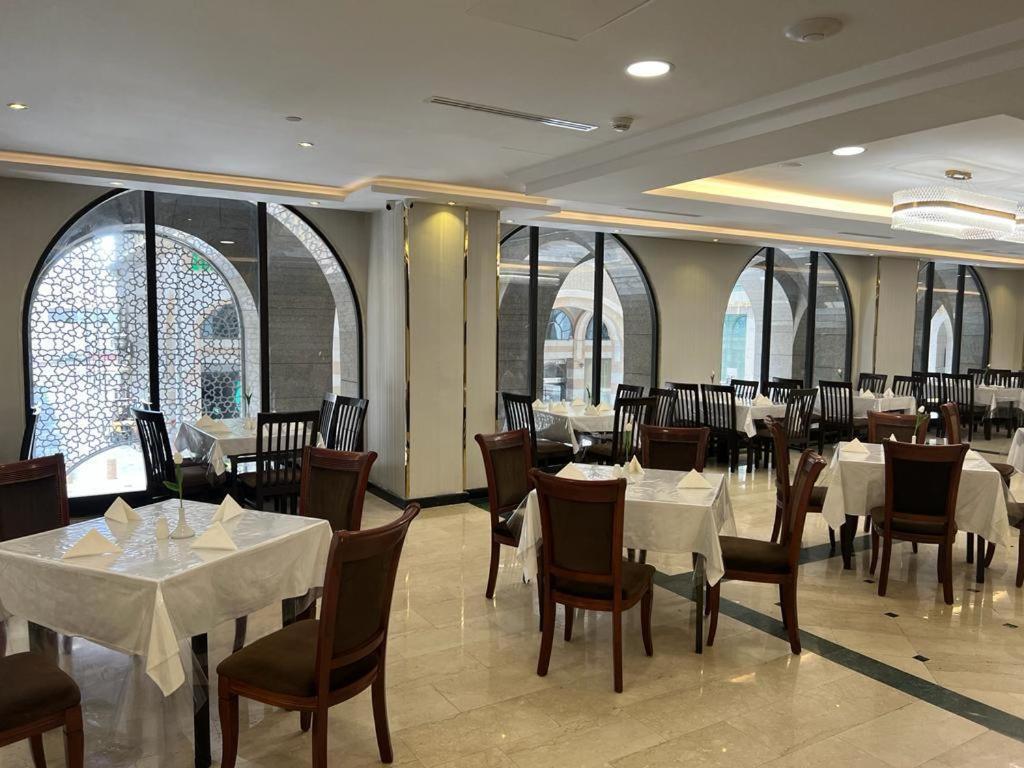 ホテル Al Ansar Golden Tulip マディーナ エクステリア 写真