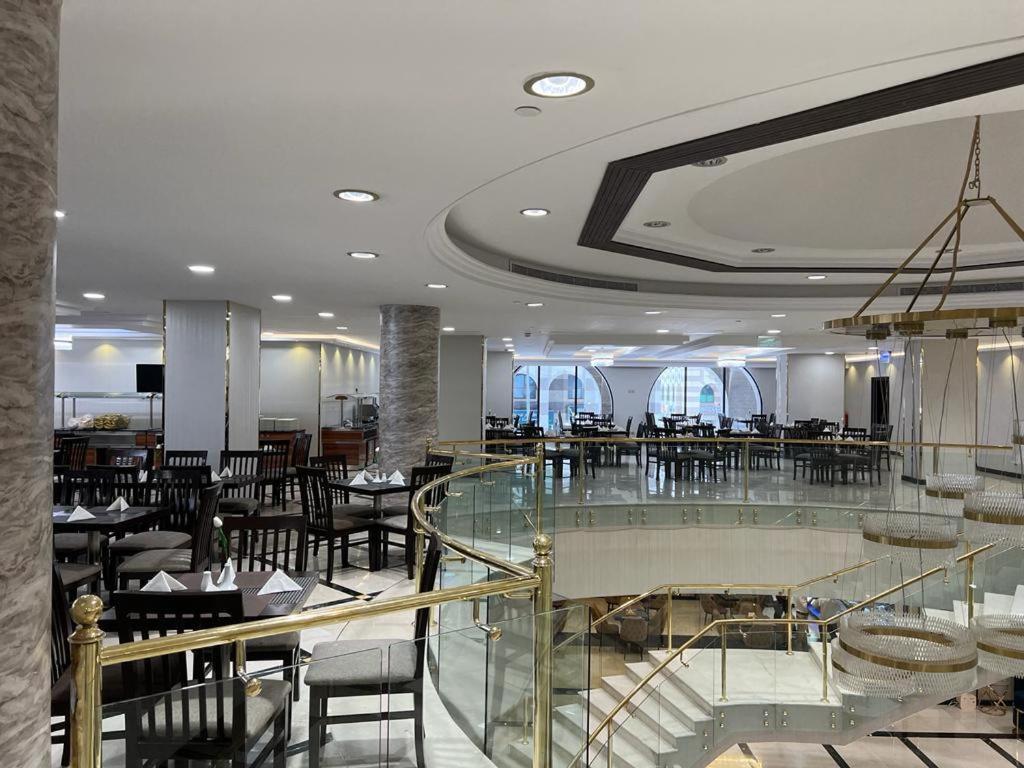 ホテル Al Ansar Golden Tulip マディーナ エクステリア 写真